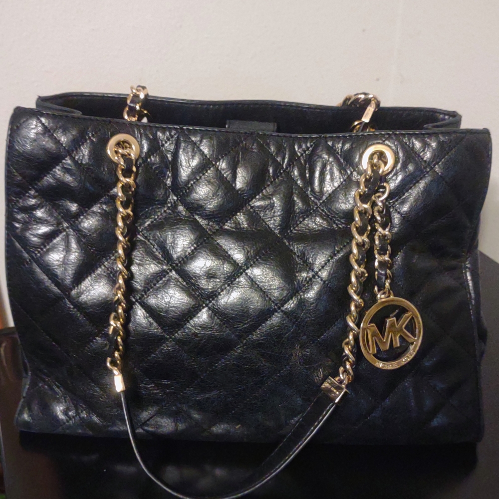 🔥🔥Sale!!! Vintage Michael Kors Black and Gold Quilted Shoulder Bag